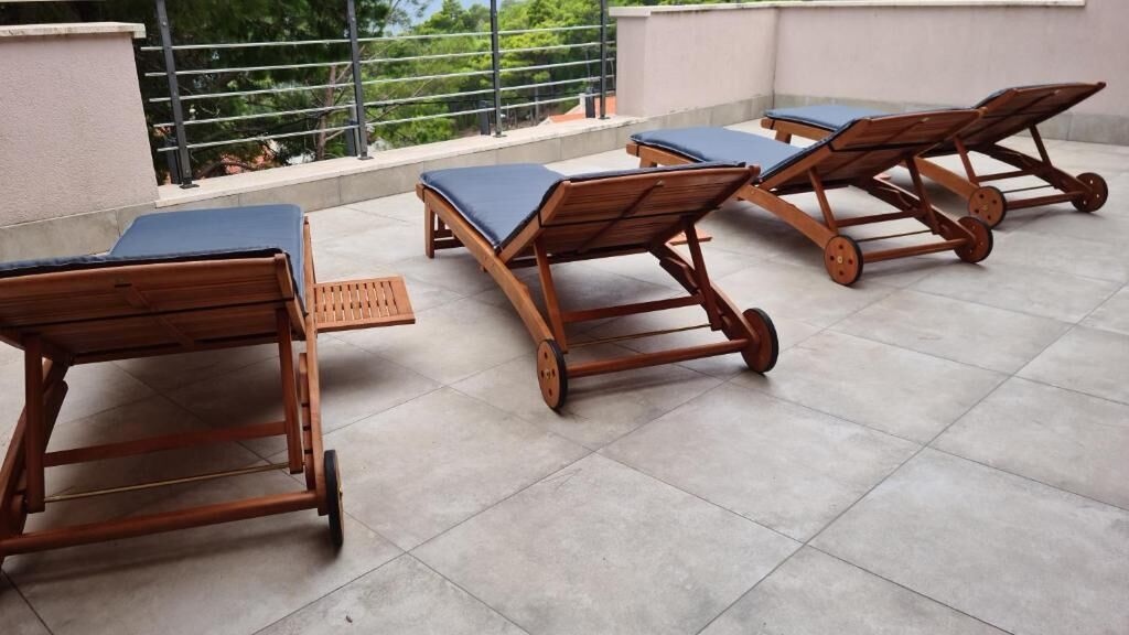 House Pine tree Lokva Rogoznica (1)