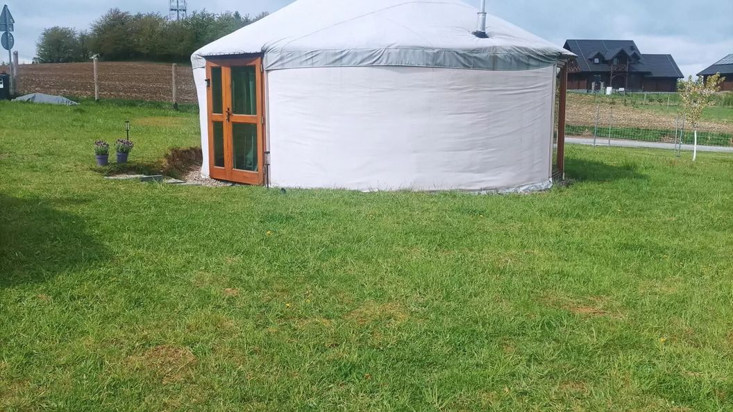 Jurta w Dębowinie (1)