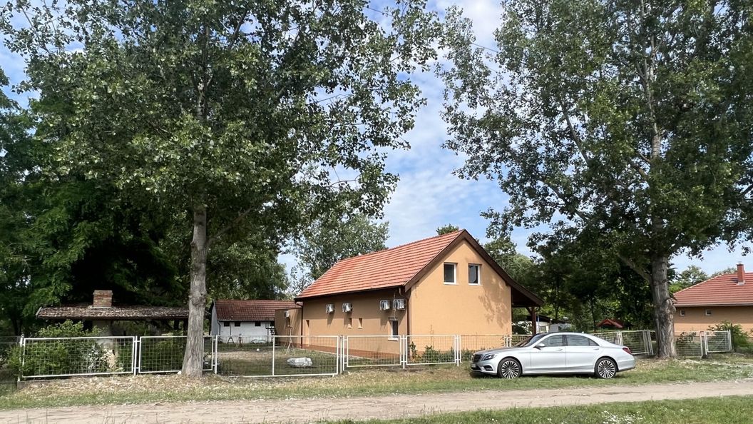 Varga Vendegház 3 Jakuzzival Tiszakécske (1)