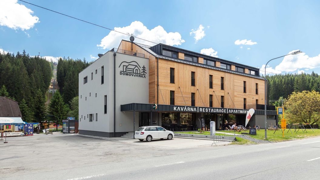 Luxusní apartmány Domovjanka - VELKÁ STOLOVÁ a MALÁ STOLOVÁ Bílá (1)