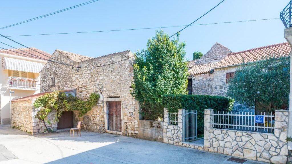 House Romanca Sukosan II (1)