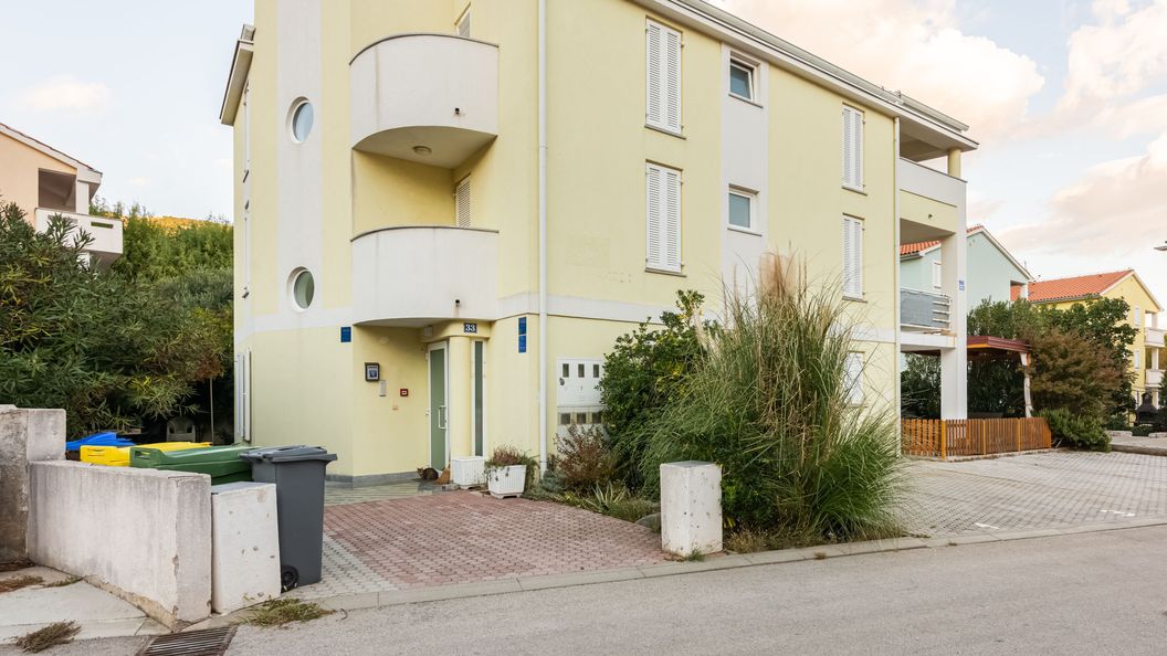 Apartments Mimoza i Lovorka Baska (1)