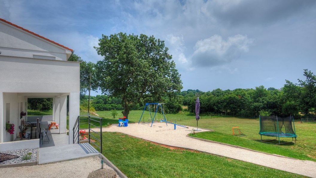 White house Liznjan (1)