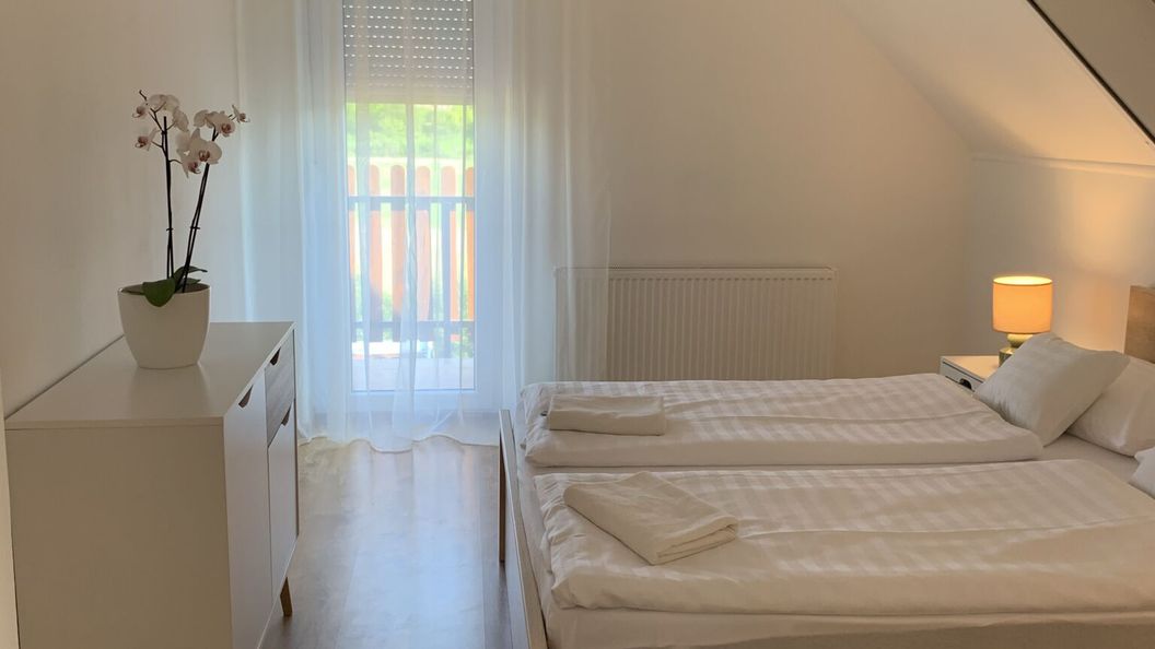 Fehér Orchidea Apartman Egerszalók (1)