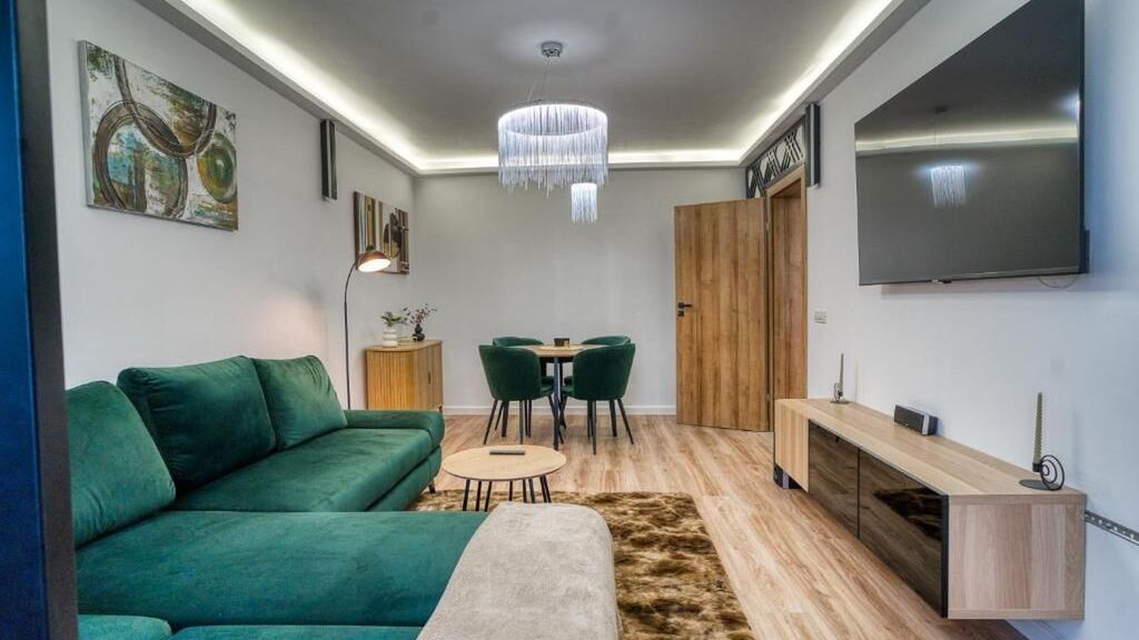 City Chic Retreat: Newly Renovated 1BR Apartment București (1)