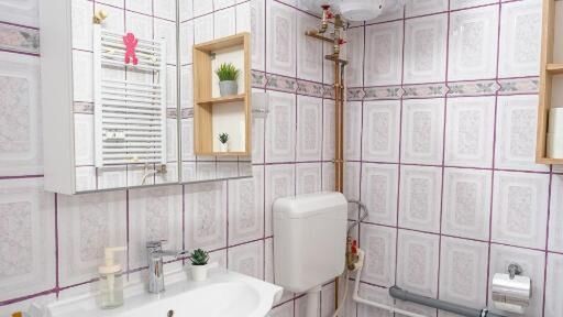 Apartament Serene 1BR Apartment with Workspace București (1)