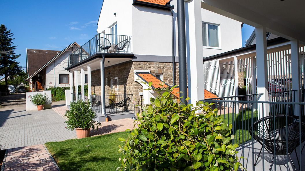 Tihany Major Apartmanház (1)