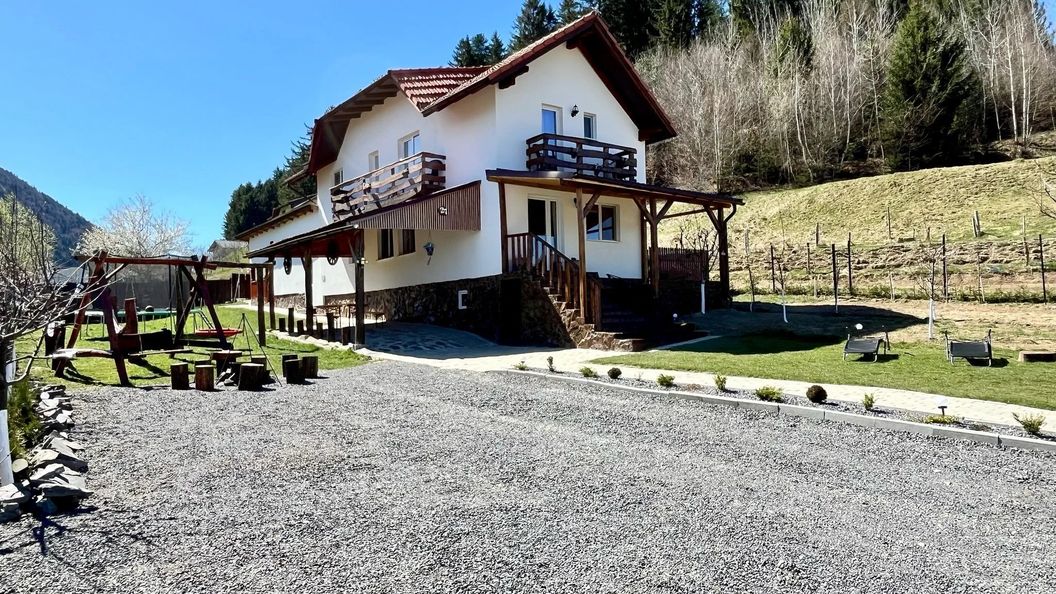 Casa de sub Horă Zărnești (1)