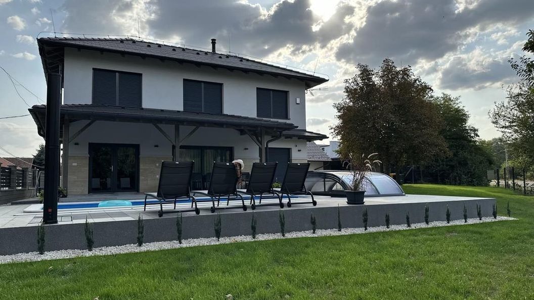 Feketebárány Apartman Abádszalók (1)