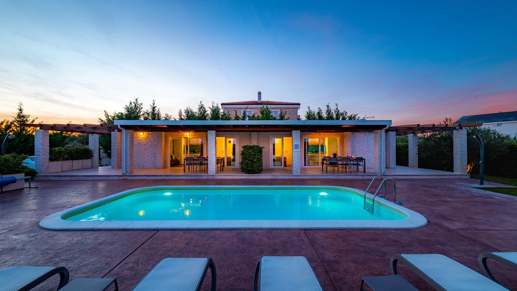 Villa Almond Nin (1)