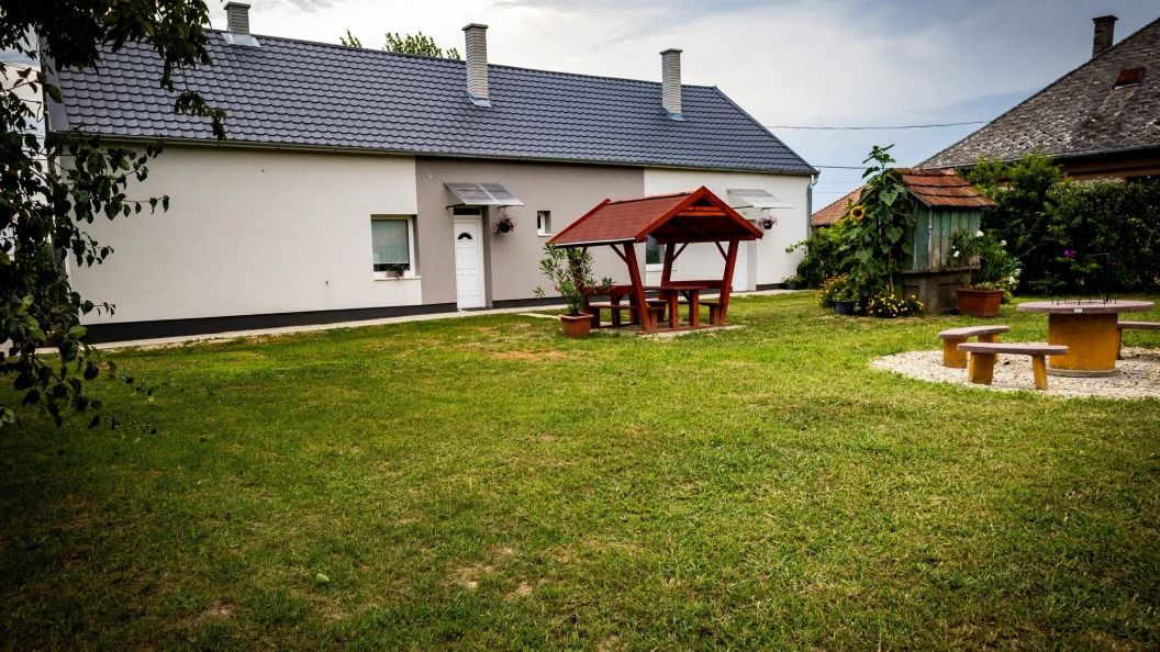 Csörnyeföld Vendégháza (1)
