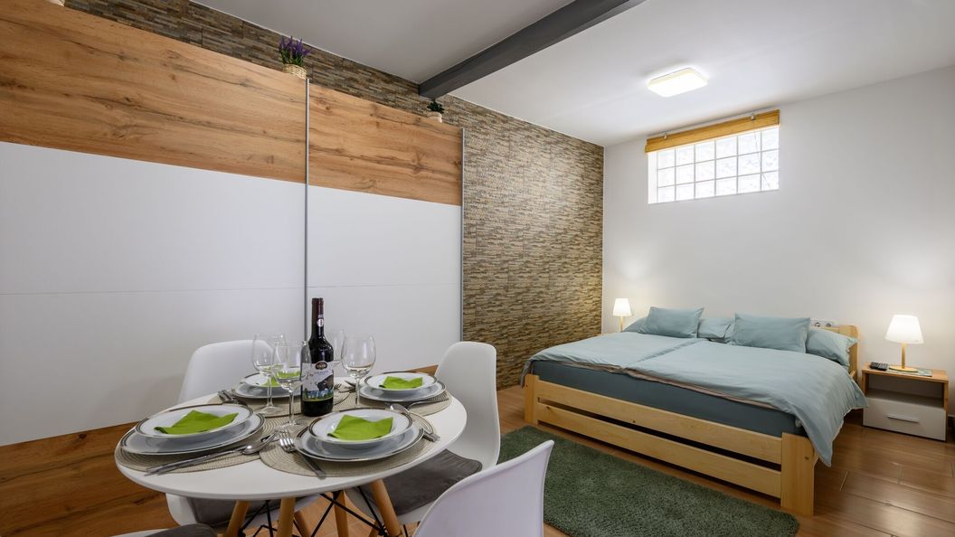 Kövirózsa Pihenőház Demjén (1)