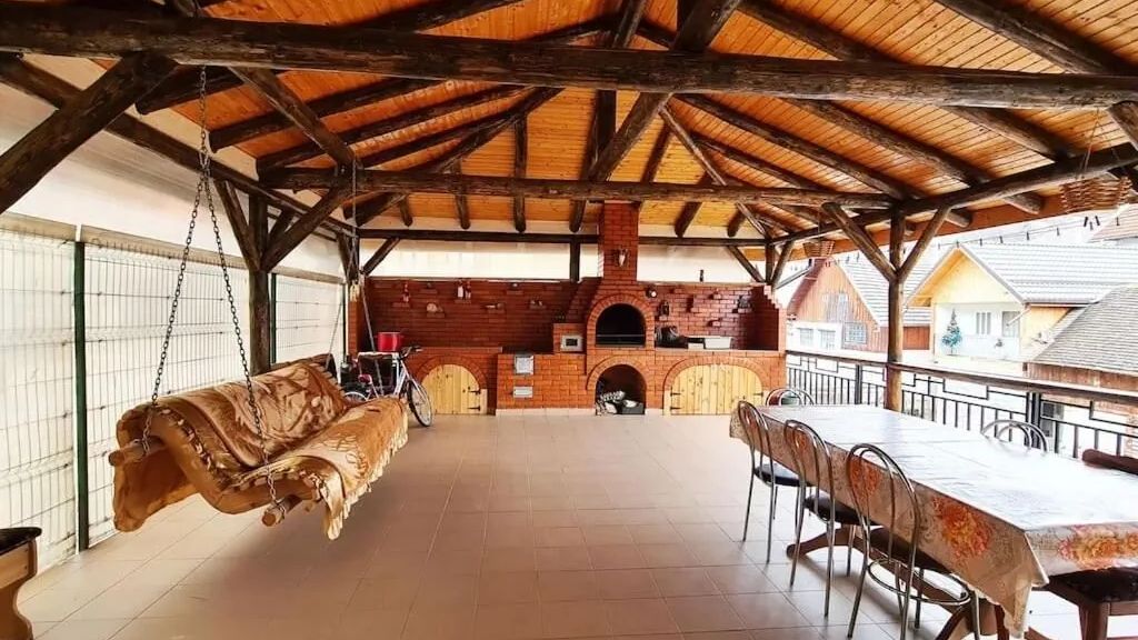 Casa de lângă Râu Rucăr (1)