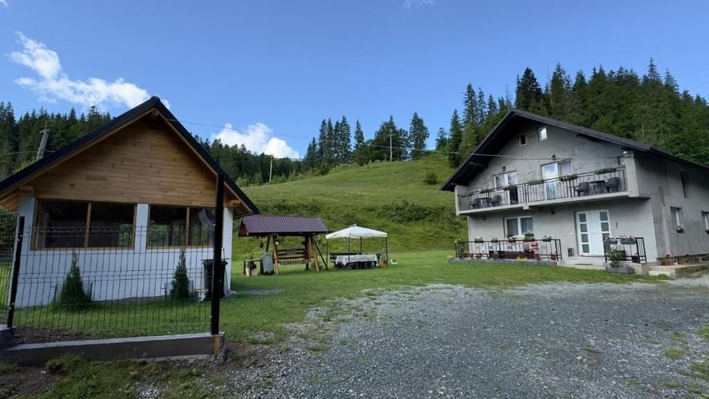 Cabana de Sub Deal Arieșeni (1)