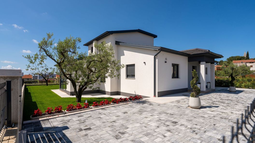 Villa Jasminka s bazenom i whirlpool-om Kastelir (1)