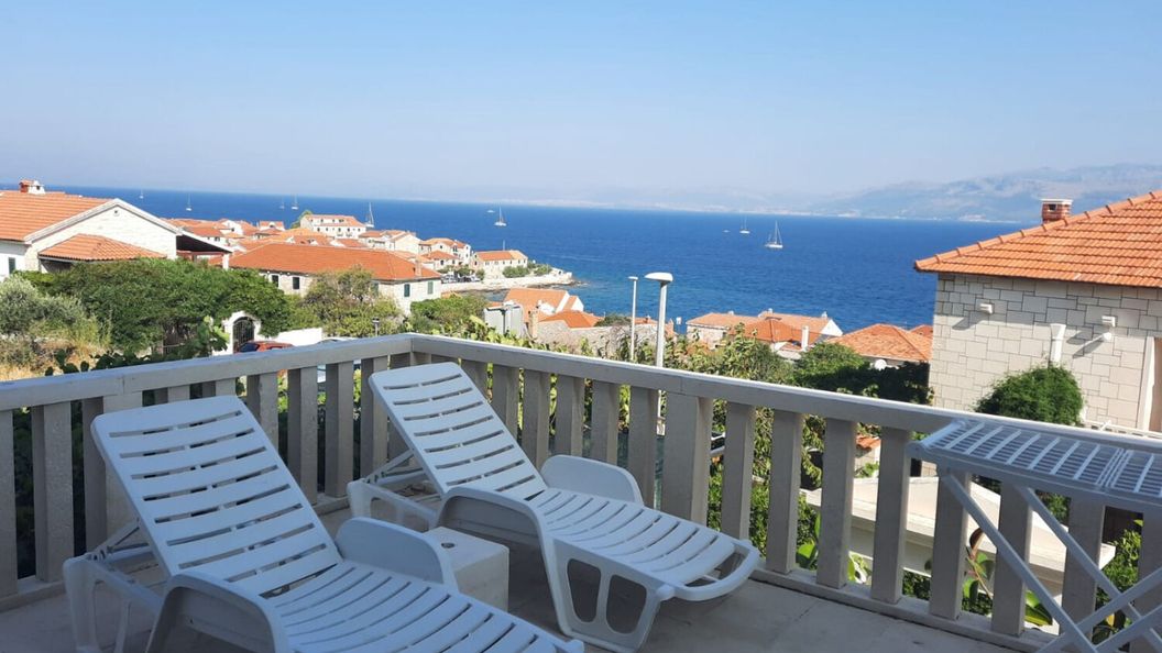 Apartment More Postira (1)