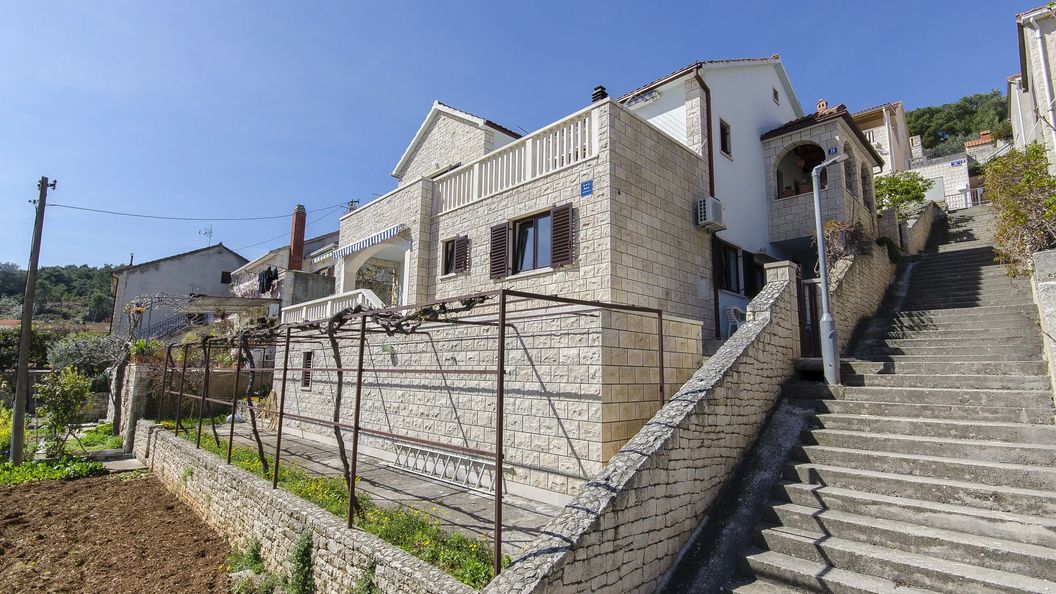 Apartments Gogi Postira (1)