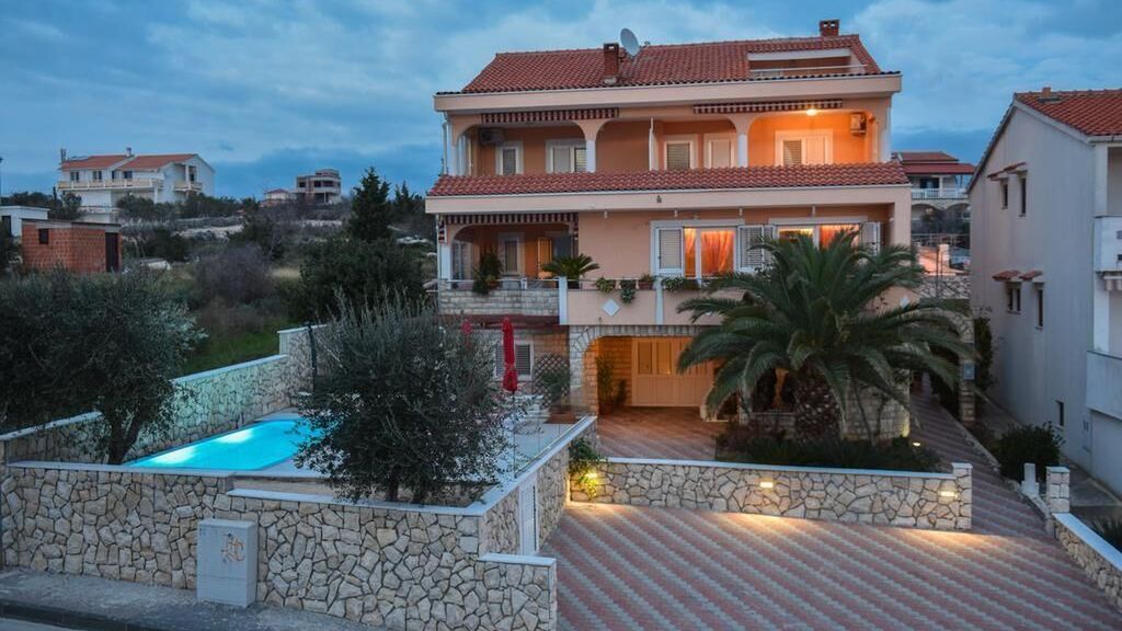 Apartment and Room Cherry Novalja (1)