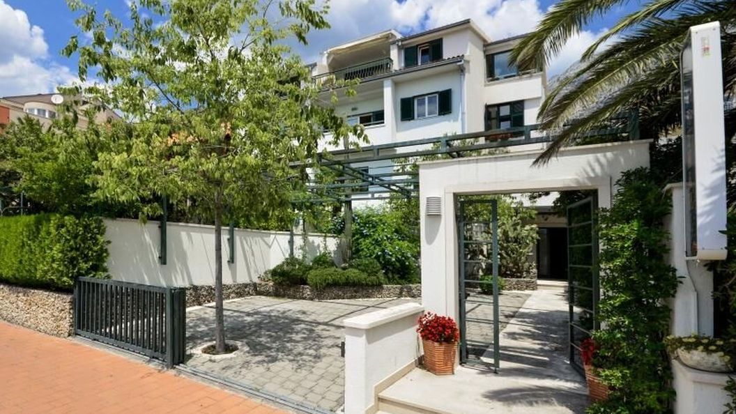 Apartments Gianni Makarska (1)