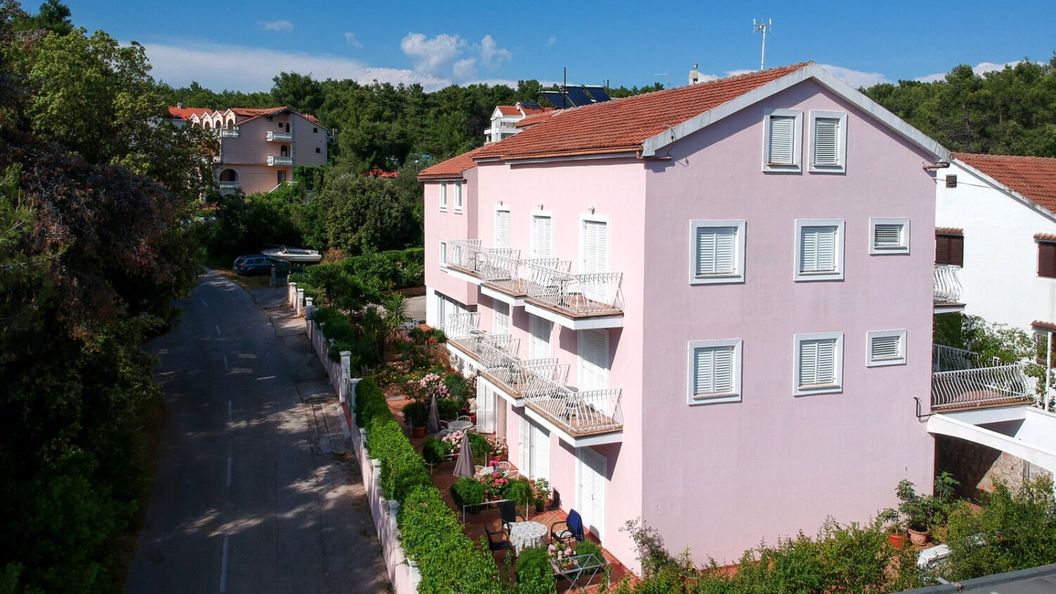 Apartments Josi Vrboska (1)