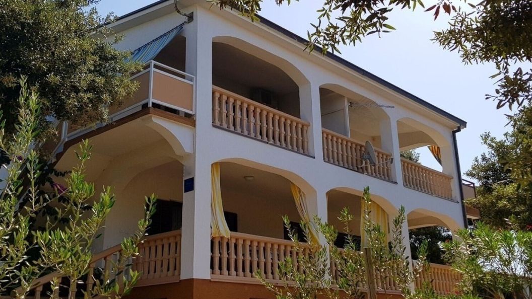 Apartments Mare Family only Mandre (1)