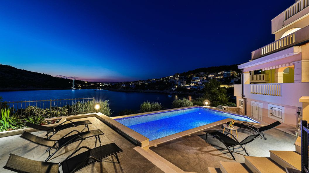 Apartmanok A Tenger Mellett Medencével Razanj, Rogoznica - 9723 Ražanj (1)