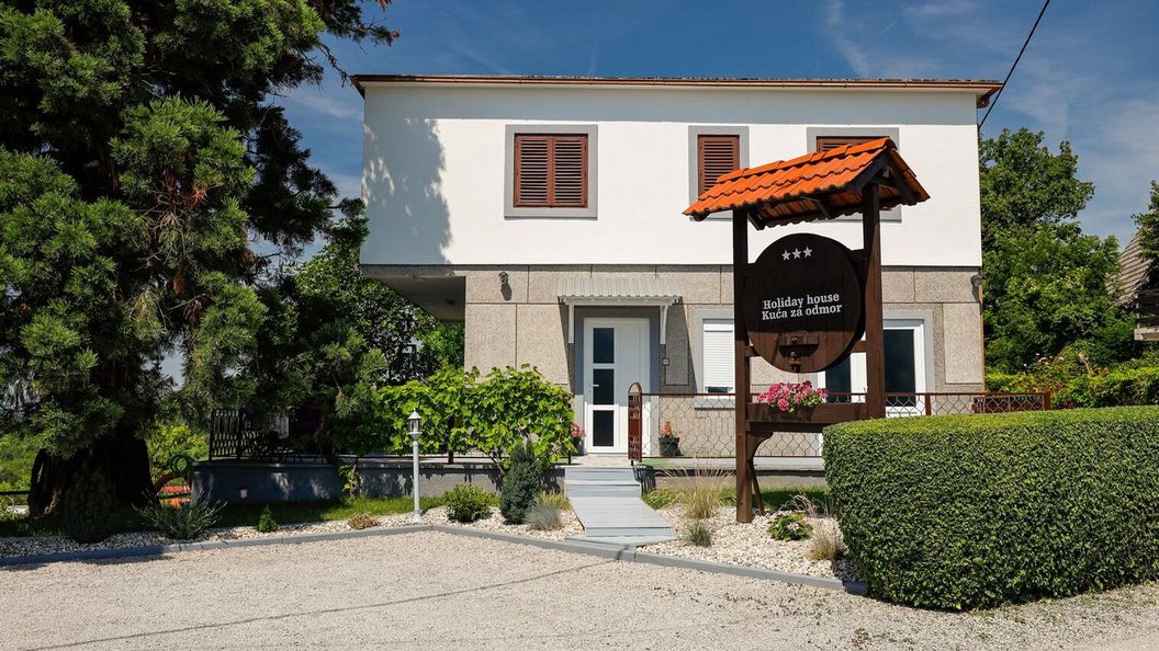 Ház Családok Részére Parkolóhellyel Jastrebarsko, Prigorje - 20705 Jastrebarsko (1)