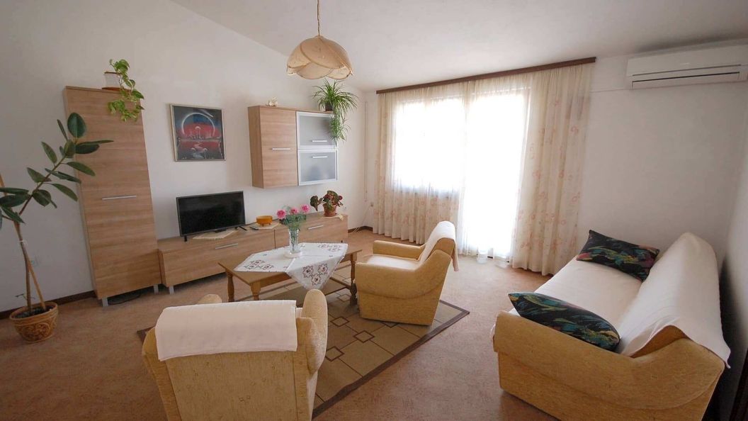 Apartmanok Parkolóhellyel Njivice, Krk - 21859 Njivice (1)