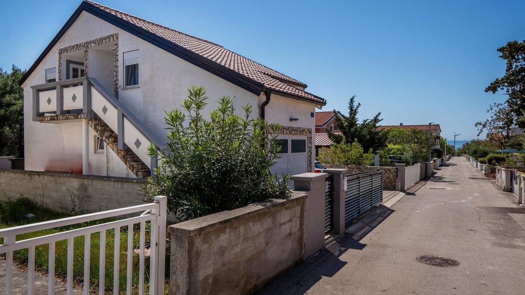 Apartmanok Parkolóhellyel Vir - 23044 (1)