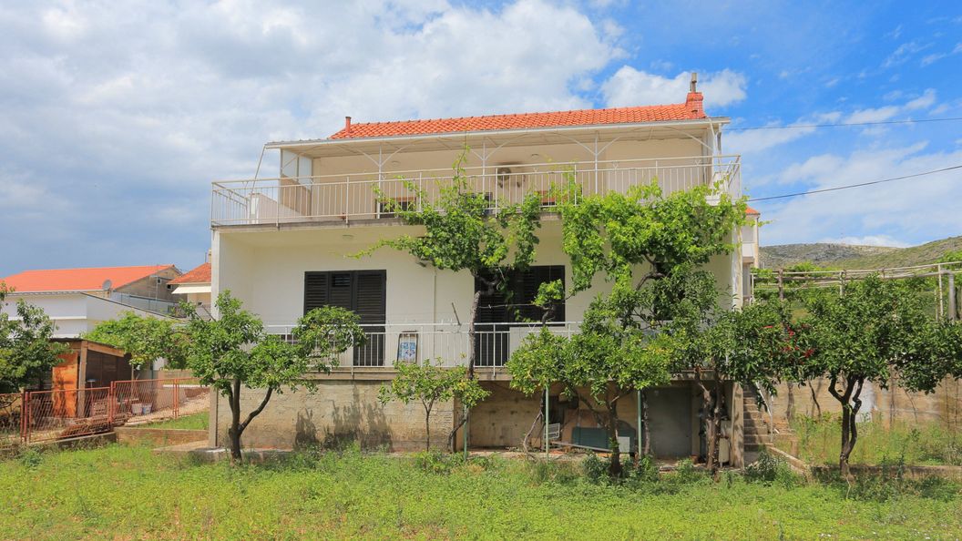 Apartmanok Parkolóhellyel Trogir - 23205 (1)