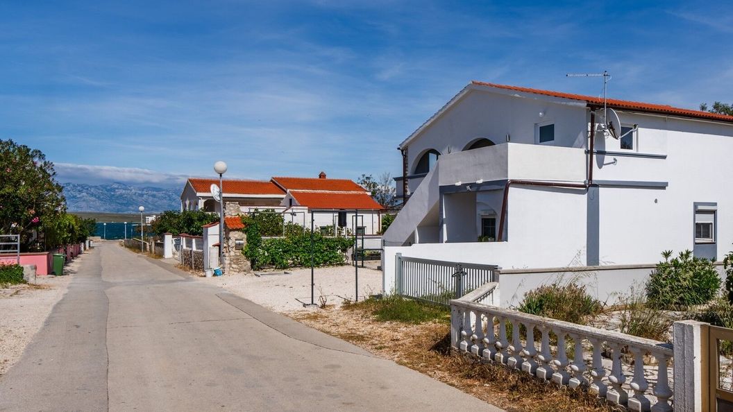 Apartmanok A Tenger Mellett Vir - 23250 (1)