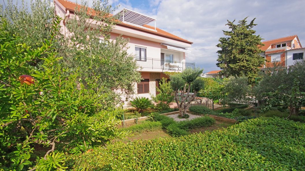 Apartmanok Parkolóhellyel Pirovac Sibenik - 23285 (1)