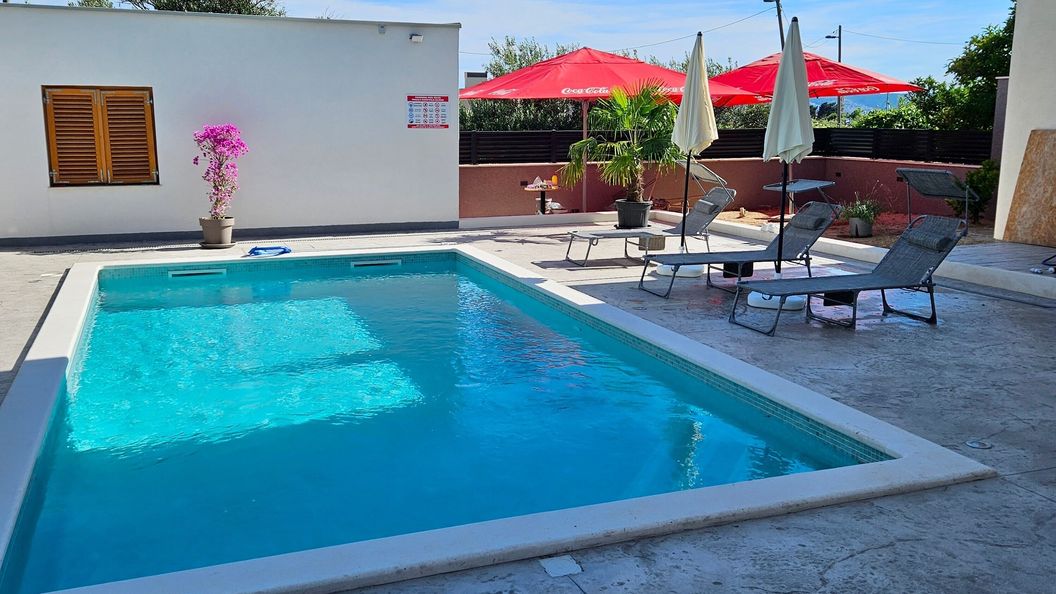 Apartmanok Családok Részére Medencével Kastel Stari, Kastela - 23348 Kaštel Stari (1)