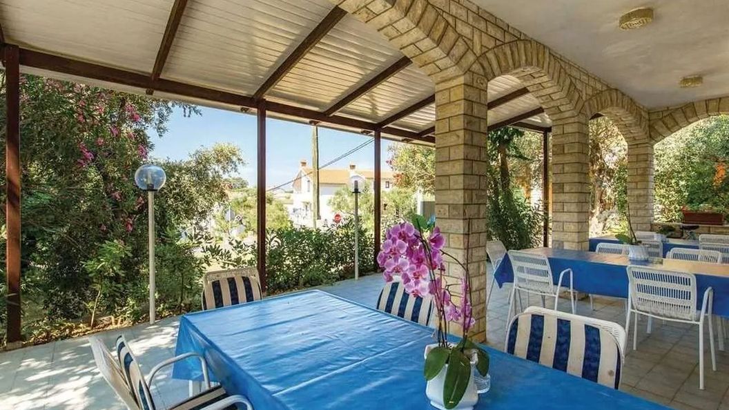 Apartmanok és Szobák Parkolóhellyel Banjol, Rab - 23468 Banjol (1)