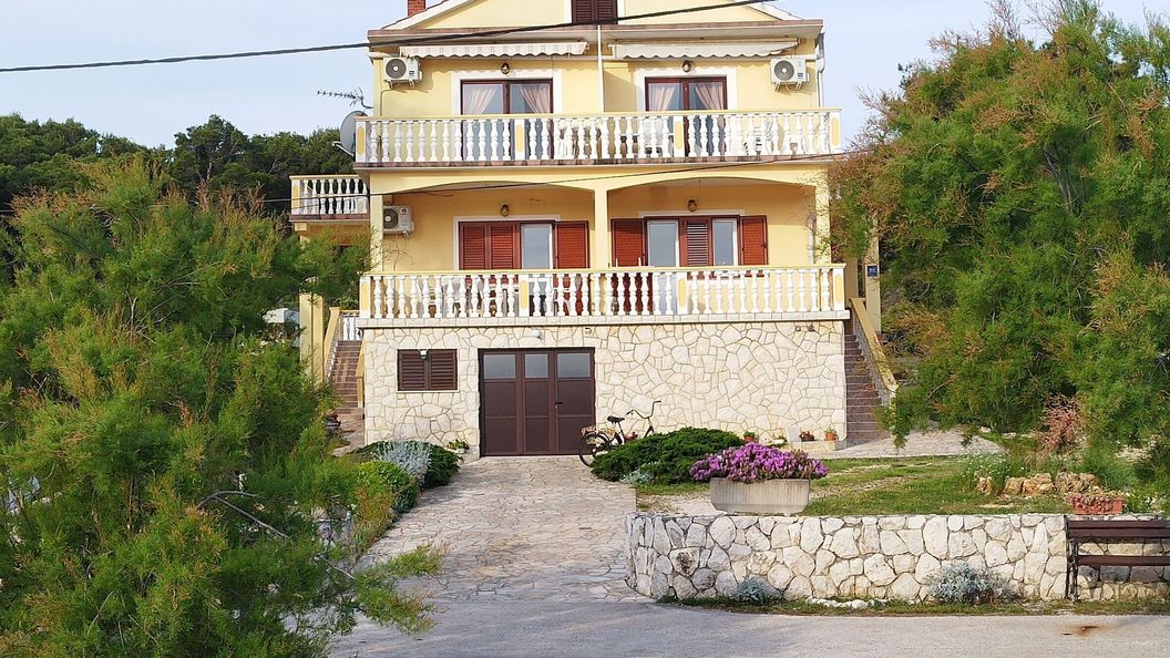 Apartments Grbac Veli Rat-Seaside Veli Rat (1)