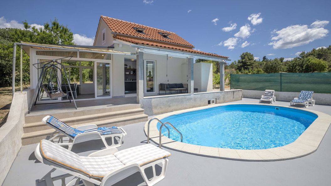 House Baras garden Mirca (1)