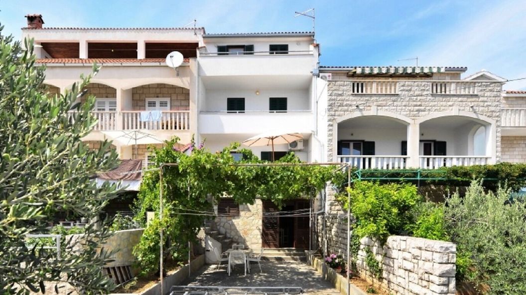 Apartments Nikola Bol (1)