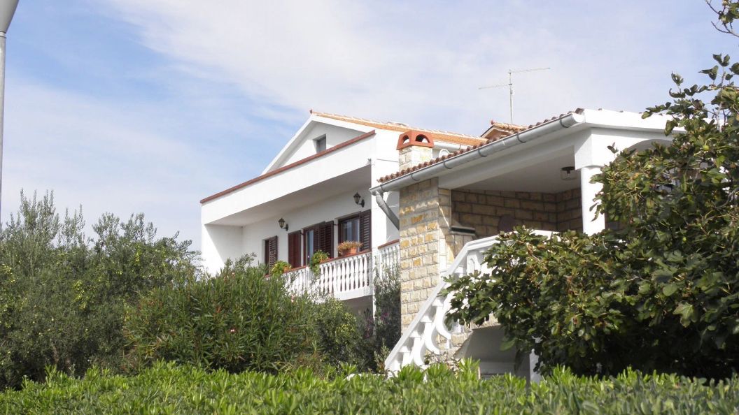 Apartments Pere Povljana (1)
