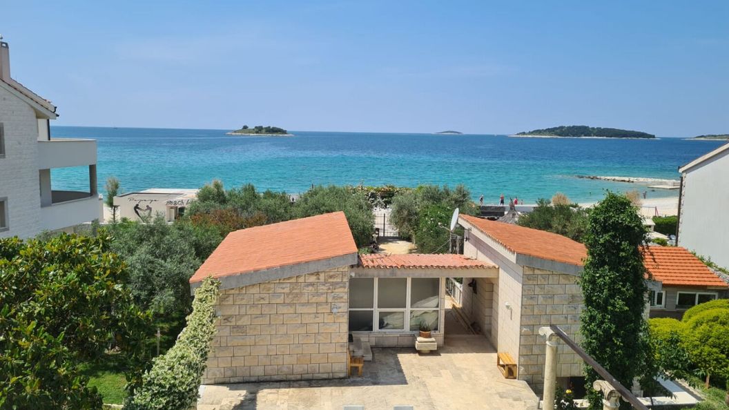 House Villa Oaza Rogoznica (1)