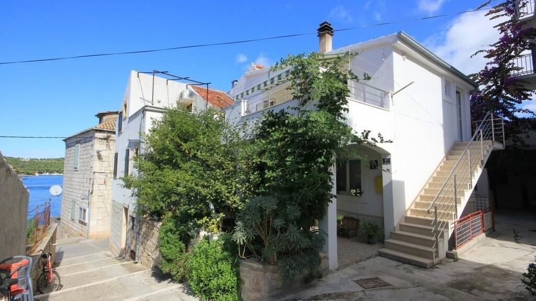 Apartments Zoki Vis (1)