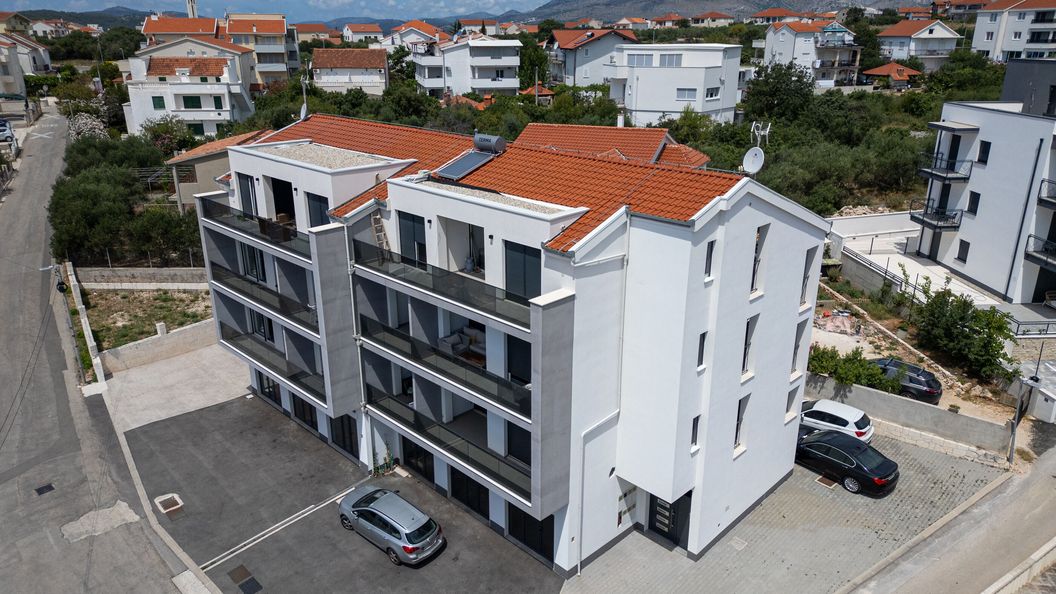 Apartments Diva Okrug Gornji (1)