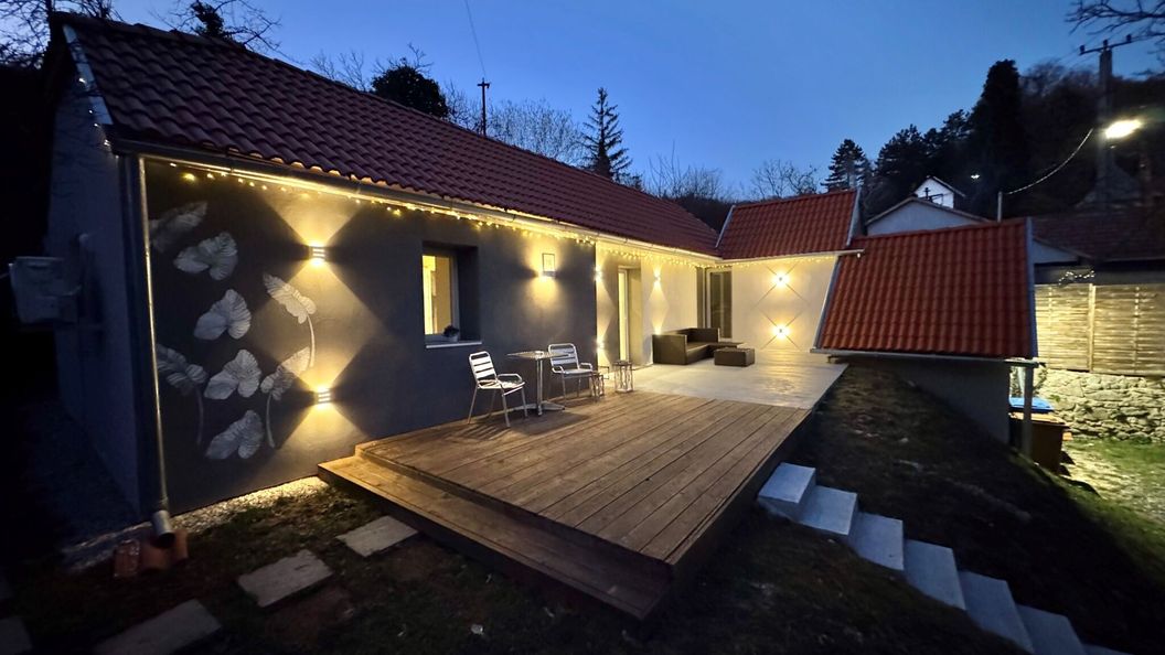 Házikó a város felett Pécs (1)