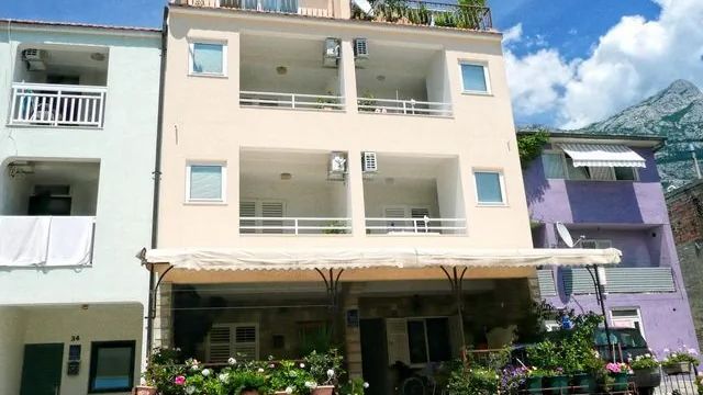 Apartments Ivica Makarska (1)