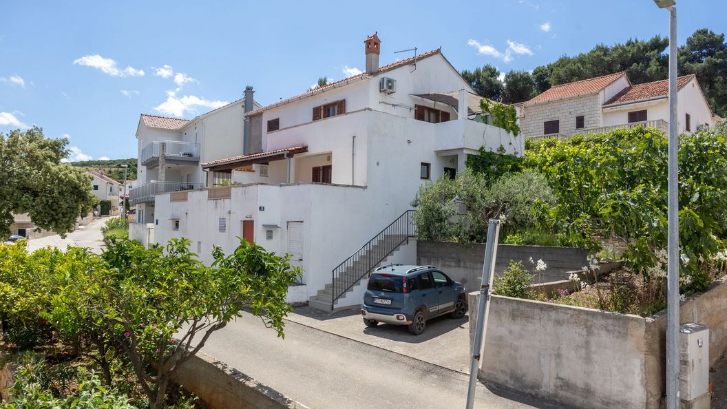 Apartments Soni Postira (1)