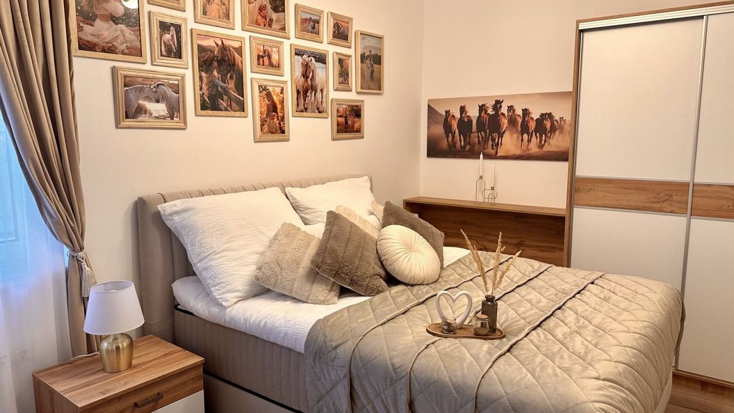 Csatangoló Lovas Apartman Gold Kalocsa (1)