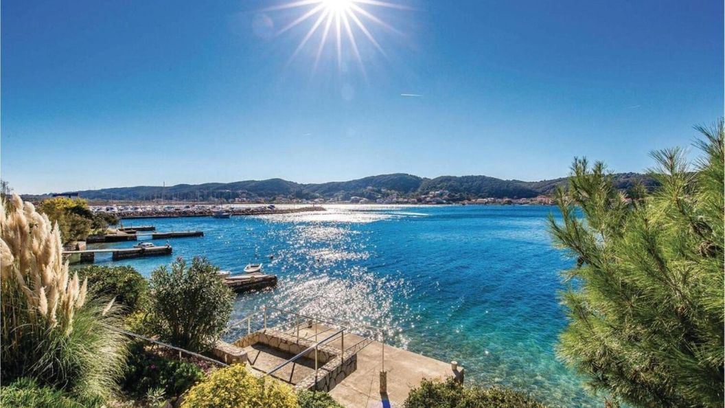 Apartment Nedo Supetarska Draga (1)