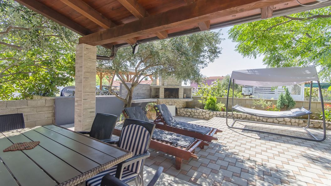 Apartments Lovely Courtyard Vir (1)