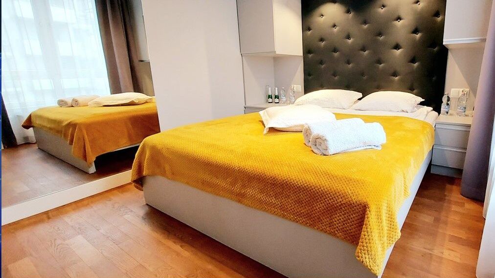 Miodowy apartament z balkonem, garażem, huśtawką, Rzeszów (1)