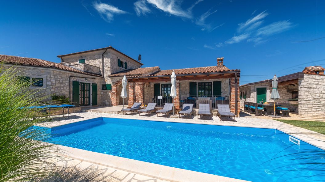Villa Una u istarskom stilu s bazenom Vizinada (1)