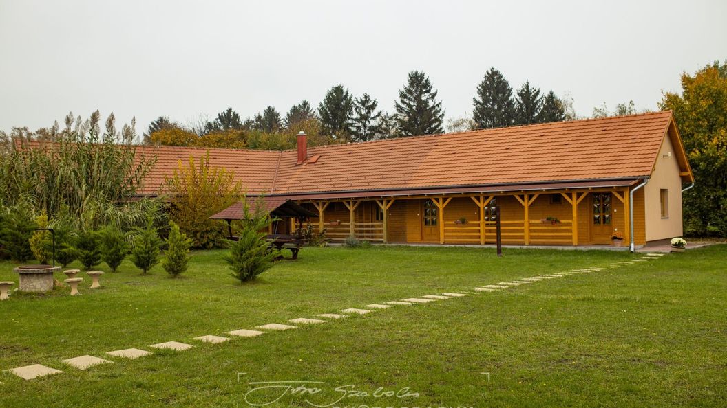 Nefelejcs I. Panzió Szigetbecse (1)